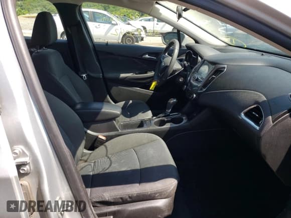 ✅ 2018 Chevrolet Cruze LT • VIN: 1G1BE5SM5J7152428 • Lot: 52243042. Listed on Copart with 93,268 mi. Free auction sales archive from the USA and detailed vehicle history report at DreamBid. Image 5.