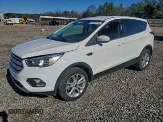 ✅ 2019 Ford Escape SE • VIN: 1FMCU0GD4KUB01057 • Lot: 94448175. Wystawiony na Copart z przebiegiem 130 189 mil. Bezpłatny archiwum sprzedaży aukcyjnych z USA i szczegółowy raport historii pojazdu na DreamBid. Zdjęcie 1.