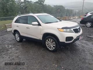 ✅ 2011 Kia Sorento LX • VIN: 5XYKTDA23BG100419 • Lot: 43050944. Wystawiony na IAAI z przebiegiem 152 465 mil. Bezpłatny archiwum sprzedaży aukcyjnych z USA i szczegółowy raport historii pojazdu na DreamBid. Zdjęcie 1.