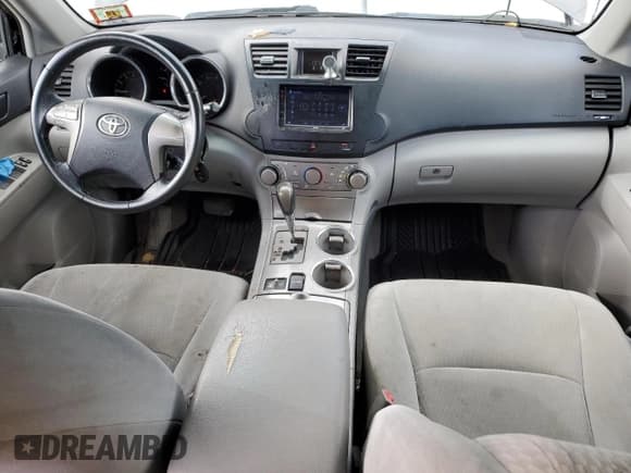 ✅ 2010 Toyota Highlander • VIN: 5TDBK3EH0AS016121 • Lot: 93062685. Listed on Copart with 282,613 mi. Free auction sales archive from the USA and detailed vehicle history report at DreamBid. Image 8.