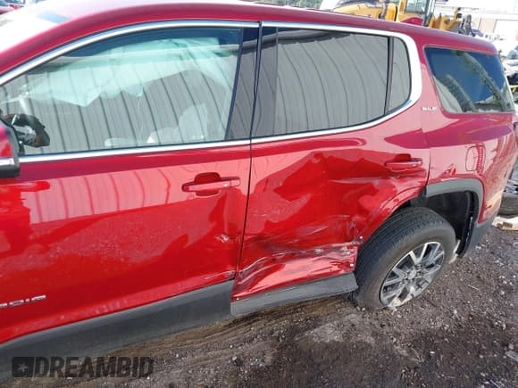 ✅ 2023 GMC Acadia SLE • VIN: 1GKKNKL43PZ236527 • Lot: 42950124. Wystawiony na IAAI z przebiegiem 8 841 mil. Bezpłatny archiwum sprzedaży aukcyjnych z USA i szczegółowy raport historii pojazdu na DreamBid. Zdjęcie 6.