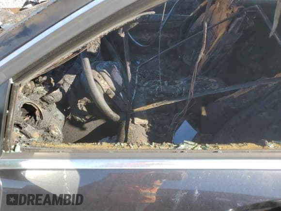 ✅ 2013 Mercedes-Benz C 250 Sport • VIN: WDDGF4HB4DA831758 • Лот: 91432765. Опубликован ранее на Copart с пробегом Не указан. Бесплатный доступ к архиву аукционных продаж из США и подробный отчёт об истории автомобиля на DreamBid. Изображение 7.