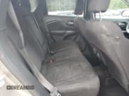 ✅ 2019 Jeep Cherokee Latitude • VIN: 1C4PJLCB8KD148306 • Lot: 83803575. Wystawiony na Copart z przebiegiem 187 528 mil. Bezpłatny archiwum sprzedaży aukcyjnych z USA i szczegółowy raport historii pojazdu na DreamBid. Zdjęcie 10.