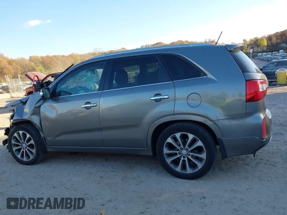 ✅ 2015 Kia Sorento SX • VIN: 5XYKWDA78FG558336 • Lot: 43619659. Wystawiony na IAAI z przebiegiem 167 999 mil. Bezpłatny archiwum sprzedaży aukcyjnych z USA i szczegółowy raport historii pojazdu na DreamBid. Zdjęcie 14.