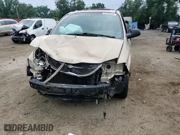 ✅ 2001 Chrysler Town & Country Limited • VIN: 2C8GP64L01R146616 • Lot: 67838255. Wystawiony na Copart z przebiegiem 295 939 mil. Bezpłatny archiwum sprzedaży aukcyjnych z USA i szczegółowy raport historii pojazdu na DreamBid. Zdjęcie 14.