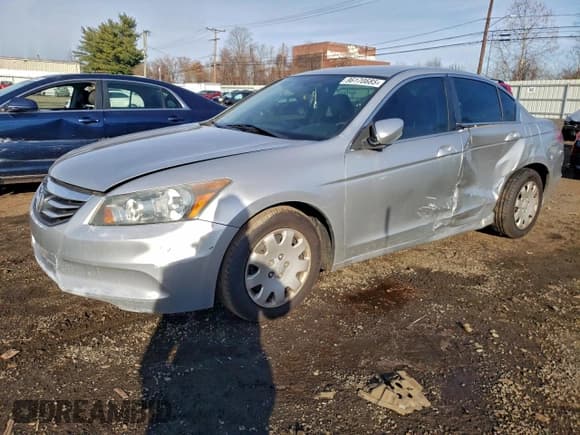 ✅ 2011 Honda Accord LX • VIN: 1HGCP2F3XBA055057 • Lot: 96170685. Listed on Copart with 209,634 mi. Free auction sales archive from the USA and detailed vehicle history report at DreamBid. Image 1.