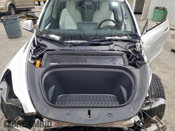 ✅ 2023 Tesla Model Y Long Range • VIN: 7SAYGDEE2PA176991 • Лот: 95689365. Опубликован ранее на Copart с пробегом 40 868 миль. Бесплатный доступ к архиву аукционных продаж из США и подробный отчёт об истории автомобиля на DreamBid. Изображение 12.