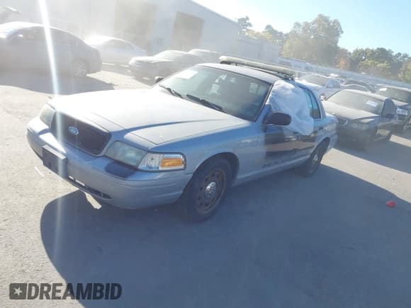 ✅ 2009 Ford Police Interceptor • VIN: 2FAHP71V09X135209 • Lot: 43422784. Wystawiony na IAAI z przebiegiem 208 535 mil. Bezpłatny archiwum sprzedaży aukcyjnych z USA i szczegółowy raport historii pojazdu na DreamBid. Zdjęcie 17.