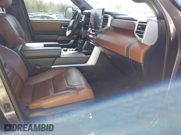 ✅ 2022 Toyota Tundra 1794 Edition • VIN: 5TFMA5DB9NX015571 • Lot: 41730283. Wystawiony na IAAI z przebiegiem 76 429 mil. Bezpłatny archiwum sprzedaży aukcyjnych z USA i szczegółowy raport historii pojazdu na DreamBid. Zdjęcie 5.