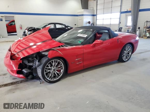 ✅ 2006 Chevrolet Corvette • VIN: 1G1YY36U365112206 • Lot: 82579585. Wystawiony na Copart z przebiegiem 77 541 mil. Bezpłatny archiwum sprzedaży aukcyjnych z USA i szczegółowy raport historii pojazdu na DreamBid. Zdjęcie 1.