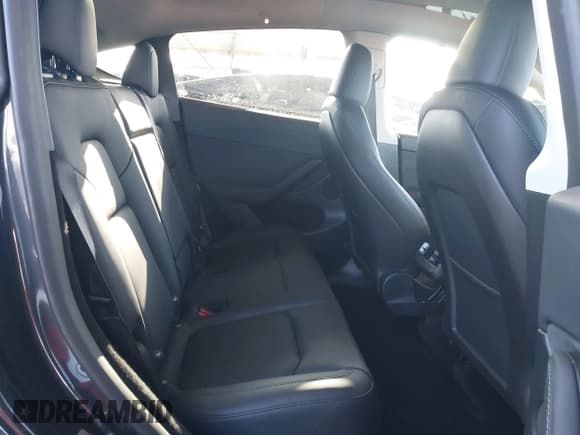 ✅ 2024 Tesla Model Y • VIN: 7SAYGDED1RF209346 • Lot: 43149037. Wystawiony na IAAI z przebiegiem 10 213 mil. Bezpłatny archiwum sprzedaży aukcyjnych z USA i szczegółowy raport historii pojazdu na DreamBid. Zdjęcie 8.