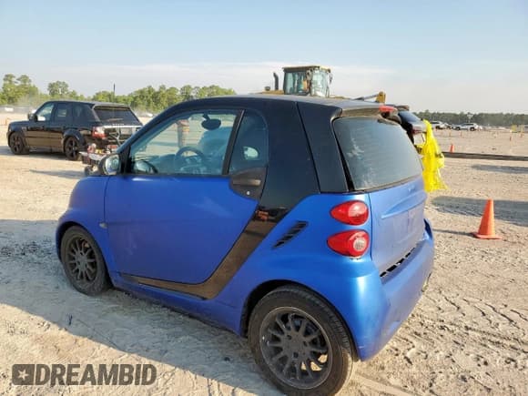 ✅ 2011 Smart fortwo Pure • VIN: WMEEJ3BA0BK465977 • Lot: 67535465. Listed on Copart with 77,715 mi. Free auction sales archive from the USA and detailed vehicle history report at DreamBid. Image 2.