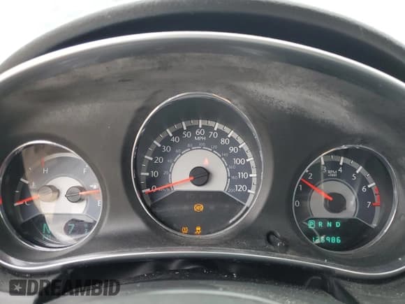 ✅ 2011 Chrysler 200 Limited • VIN: 1C3BC2FG5BN607263 • Lot: 85177925. Wystawiony na Copart z przebiegiem 126 986 mil. Bezpłatny archiwum sprzedaży aukcyjnych z USA i szczegółowy raport historii pojazdu na DreamBid. Zdjęcie 9.