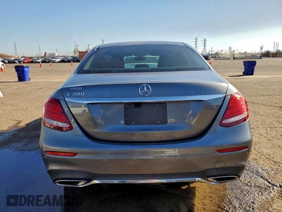 ✅ 2018 Mercedes-Benz E 300 • VIN: WDDZF4JB4JA387814 • Lot: 94215725. Listed on Copart with 82,174 mi. Free auction sales archive from the USA and detailed vehicle history report at DreamBid. Image 6.