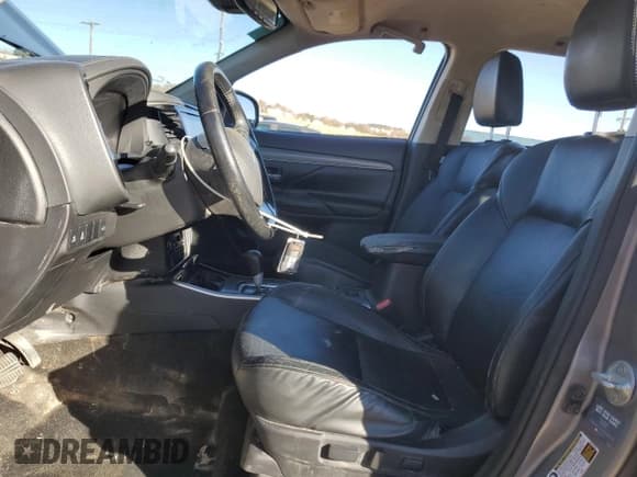 ✅ 2020 Mitsubishi Outlander ES • VIN: JA4AZ3A33LZ018765 • Lot: 92912615. Listed on Copart with 266,941 mi. Free auction sales archive from the USA and detailed vehicle history report at DreamBid. Image 7.