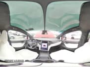 ✅ 2017 Tesla Model X 90D • VIN: 5YJXCAE23HF067744 • Lot: 92631755. Wystawiony na Copart z przebiegiem 47 016 mil. Bezpłatny archiwum sprzedaży aukcyjnych z USA i szczegółowy raport historii pojazdu na DreamBid. Zdjęcie 15.