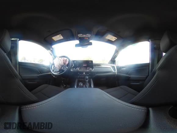 ✅ 2024 GMC Canyon 4WD Elevation • VIN: 1GTP6BEK2R1282779 • Lot: 42702656. Wystawiony na IAAI z przebiegiem 11 544 mil. Bezpłatny archiwum sprzedaży aukcyjnych z USA i szczegółowy raport historii pojazdu na DreamBid. Zdjęcie 18.