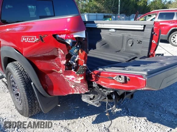 ✅ 2025 Nissan Frontier SL • VIN: 1N6ED1EJXSN608080 • Lot: 43859081. Wystawiony na IAAI z przebiegiem 3 706 mil. Bezpłatny archiwum sprzedaży aukcyjnych z USA i szczegółowy raport historii pojazdu na DreamBid. Zdjęcie 17.