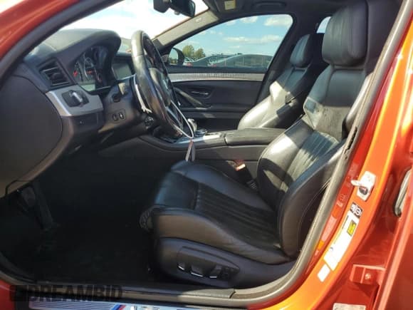 ✅ 2014 BMW M5 • VIN: WBSFV9C58ED593896 • Лот: 86658605. Опубликован ранее на Copart с пробегом 182 587 миль. Бесплатный доступ к архиву аукционных продаж из США и подробный отчёт об истории автомобиля на DreamBid. Изображение 7.