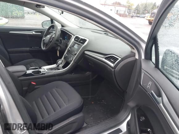 ✅ 2014 Ford Fusion SE • VIN: 1FA6P0HD9E5350515 • Lot: 43297486. Wystawiony na IAAI z przebiegiem 33 810 mil. Bezpłatny archiwum sprzedaży aukcyjnych z USA i szczegółowy raport historii pojazdu na DreamBid. Zdjęcie 5.