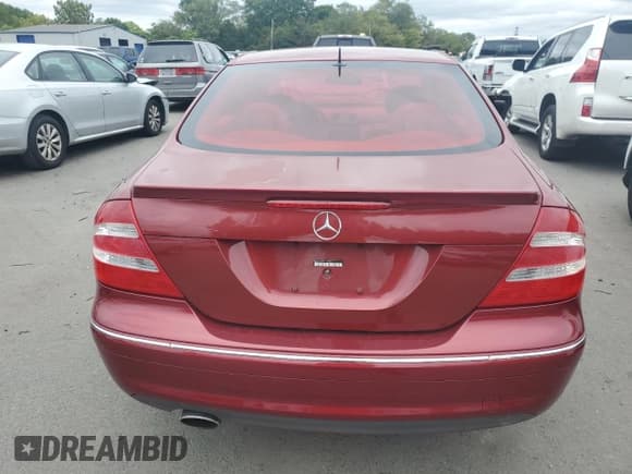 ✅ 2005 Mercedes-Benz CLK 500 • VIN: WDBTJ75J05F146020 • Лот: 69732064. Опубликован ранее на Copart с пробегом 136 463 миль. Бесплатный доступ к архиву аукционных продаж из США и подробный отчёт об истории автомобиля на DreamBid. Изображение 6.
