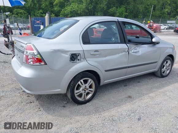 ✅ 2010 Chevrolet Aveo 1LT • VIN: KL1TD5DE7AB133551 • Lot: 42499135. Wystawiony na IAAI z przebiegiem 46 294 mil. Bezpłatny archiwum sprzedaży aukcyjnych z USA i szczegółowy raport historii pojazdu na DreamBid. Zdjęcie 4.