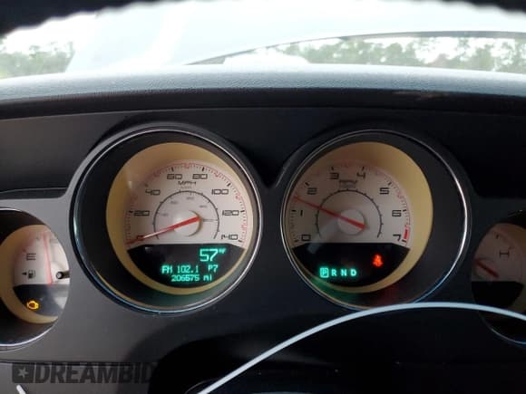 ✅ 2013 Dodge Challenger SXT • VIN: 2C3CDYAG8DH634612 • Lot: 84752434. Wystawiony na Copart z przebiegiem 206 575 mil. Bezpłatny archiwum sprzedaży aukcyjnych z USA i szczegółowy raport historii pojazdu na DreamBid. Zdjęcie 9.