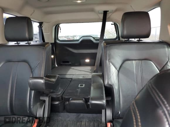 ✅ 2020 Ford Expedition Max Platinum • VIN: 1FMJK1MT5LEA06551 • Lot: 42459445. Wystawiony na Copart z przebiegiem 99 637 mil. Bezpłatny archiwum sprzedaży aukcyjnych z USA i szczegółowy raport historii pojazdu na DreamBid. Zdjęcie 10.