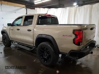 ✅ 2023 Chevrolet Colorado 4WD Trail Boss • VIN: 1GCPTEEKXP1160968 • Лот: 57689353. Опубликован ранее на Copart с пробегом 235 миль. Бесплатный доступ к архиву аукционных продаж из США и подробный отчёт об истории автомобиля на DreamBid. Изображение 2.