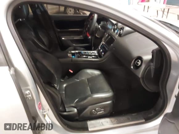 ✅ 2015 Jaguar XJ • VIN: SAJWA1CZ8F8V83873 • Лот: 41271111. Опубликован ранее на IAAI с пробегом 94 830 миль. Бесплатный доступ к архиву аукционных продаж из США и подробный отчёт об истории автомобиля на DreamBid. Изображение 5.