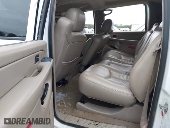 ✅ 2005 Chevrolet Silverado 2500HD LT • VIN: 1GCHK23255F948503 • Lot: 41225115. Wystawiony na IAAI z przebiegiem 187 056 mil. Bezpłatny archiwum sprzedaży aukcyjnych z USA i szczegółowy raport historii pojazdu na DreamBid. Zdjęcie 8.