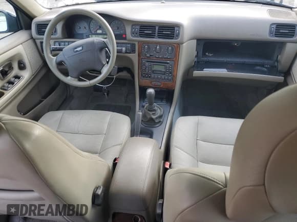 ✅ 1998 Volvo S70 T5 • VIN: YV1LS537XW3511536 • Lot: 81057495. Wystawiony na Copart z przebiegiem 127 866 mil. Bezpłatny archiwum sprzedaży aukcyjnych z USA i szczegółowy raport historii pojazdu na DreamBid. Zdjęcie 8.