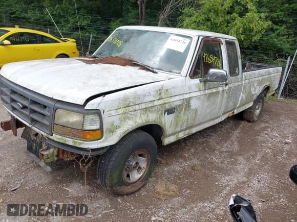 ✅ 1992 Ford F-150 S • VIN: 1FTEX15Y2NKB09237 • Lot: 42654726. Wystawiony na IAAI z przebiegiem 260 150 mil. Bezpłatny archiwum sprzedaży aukcyjnych z USA i szczegółowy raport historii pojazdu na DreamBid. Zdjęcie 2.