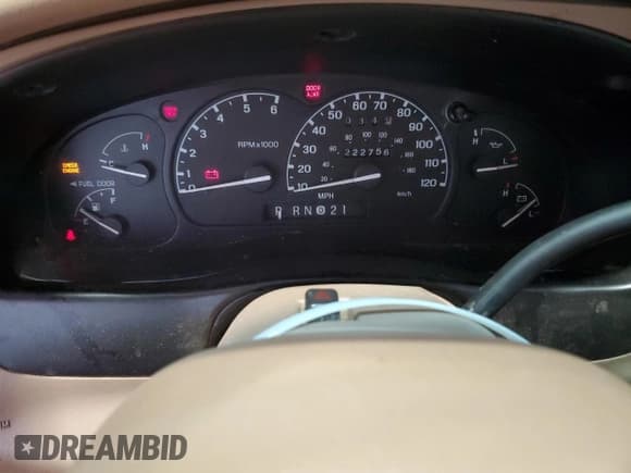 ✅ 2001 Ford Explorer Eddie Bauer • VIN: 1FMDU74EX1UB03999 • Lot: 76602964. Wystawiony na Copart z przebiegiem 222 756 mil. Bezpłatny archiwum sprzedaży aukcyjnych z USA i szczegółowy raport historii pojazdu na DreamBid. Zdjęcie 9.