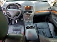 ✅ 2016 Lincoln MKT EcoBoost • VIN: 2LMHJ5AT6GBL02505 • Lot: 94279325. Wystawiony na Copart z przebiegiem 134 403 mil. Bezpłatny archiwum sprzedaży aukcyjnych z USA i szczegółowy raport historii pojazdu na DreamBid. Zdjęcie 8.