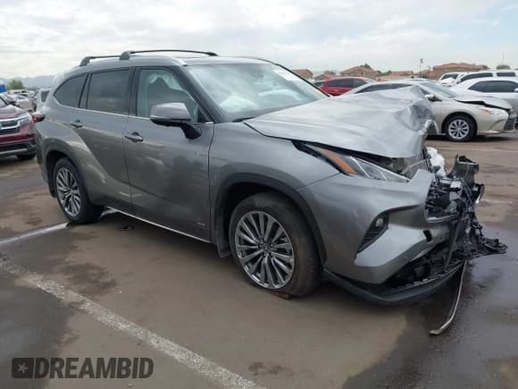 ✅ 2025 Toyota Highlander Hybrid XLE • VIN: 5TDKBRCH8SS656536 • Lot: 43498445. Wystawiony na IAAI z przebiegiem 10 932 mil. Bezpłatny archiwum sprzedaży aukcyjnych z USA i szczegółowy raport historii pojazdu na DreamBid. Zdjęcie 1.