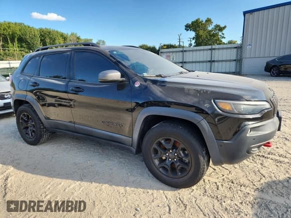 ✅ 2019 Jeep Cherokee Trailhawk Elite • VIN: 1C4PJMBN8KD200650 • Lot: 69152105. Wystawiony na Copart z przebiegiem 126 635 mil. Bezpłatny archiwum sprzedaży aukcyjnych z USA i szczegółowy raport historii pojazdu na DreamBid. Zdjęcie 4.