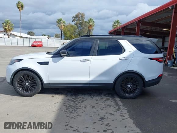 ✅ 2017 Land Rover Discovery HSE Luxury • VIN: SALRHBBV6HA041512 • Lot: 43731168. Listed on IAAI with 98,507 mi. Free auction sales archive from the USA and detailed vehicle history report at DreamBid. Image 14.