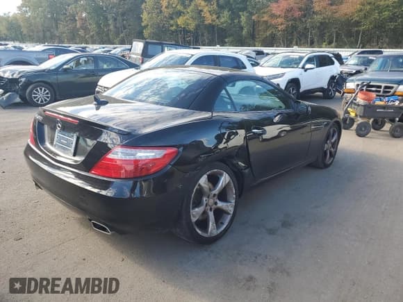✅ 2012 Mercedes-Benz SLK 350 • VIN: WDDPK5HA0CF014877 • Lot: 85903445. Wystawiony na Copart z przebiegiem 12 541 mil. Bezpłatny archiwum sprzedaży aukcyjnych z USA i szczegółowy raport historii pojazdu na DreamBid. Zdjęcie 3.
