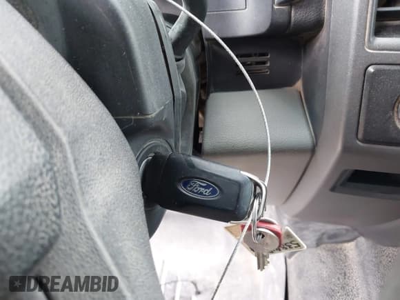 ✅ 2018 Ford F-250 XL • VIN: 1FT7X2B6XJEB92345 • Lot: 43143359. Wystawiony na IAAI z przebiegiem 140 921 mil. Bezpłatny archiwum sprzedaży aukcyjnych z USA i szczegółowy raport historii pojazdu na DreamBid. Zdjęcie 11.