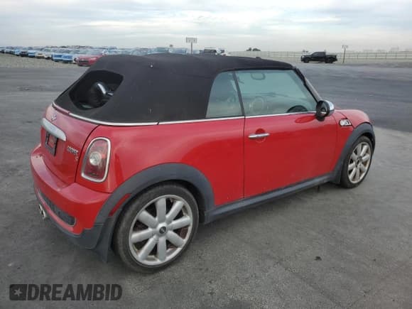 ✅ 2009 MINI Convertible S • VIN: WMWMS33569TG89140 • Lot: 92157175. Wystawiony na Copart z przebiegiem 125 093 mil. Bezpłatny archiwum sprzedaży aukcyjnych z USA i szczegółowy raport historii pojazdu na DreamBid. Zdjęcie 3.