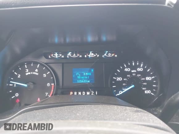 ✅ 2022 Ford F-250 XL • VIN: 1FT7X2B6XNED18175 • Lot: 42633304. Wystawiony na IAAI z przebiegiem 135 633 mil. Bezpłatny archiwum sprzedaży aukcyjnych z USA i szczegółowy raport historii pojazdu na DreamBid. Zdjęcie 6.