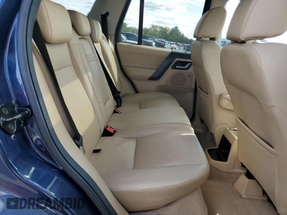 ✅ 2008 Land Rover LR2 SE • VIN: SALFP24N08H041838 • Lot: 81949155. Wystawiony na Copart z przebiegiem 180 497 mil. Bezpłatny archiwum sprzedaży aukcyjnych z USA i szczegółowy raport historii pojazdu na DreamBid. Zdjęcie 11.