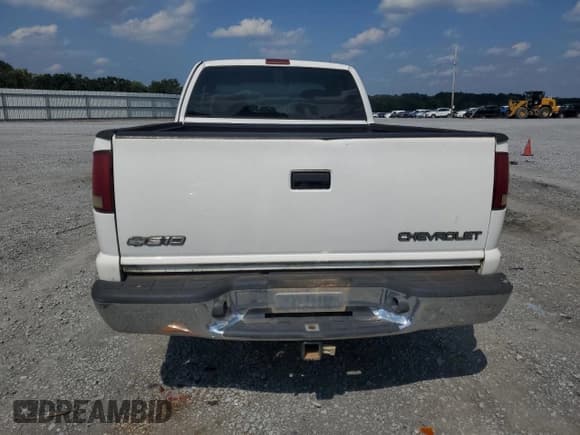✅ 2003 Chevrolet S-10 LS • VIN: 1GCCS19X038118231 • Lot: 71686275. Listed on Copart with 136,765 mi. Free auction sales archive from the USA and detailed vehicle history report at DreamBid. Image 6.