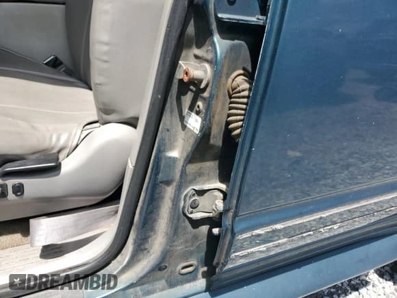 ✅ 1996 Ford Explorer XLT • VIN: 1FMDU32P0TZA75326 • Lot: 43005845. Wystawiony na Copart z przebiegiem 67 286 mil. Bezpłatny archiwum sprzedaży aukcyjnych z USA i szczegółowy raport historii pojazdu na DreamBid. Zdjęcie 13.