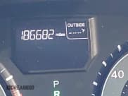 ✅ 2013 Honda Odyssey EX-L • VIN: 5FNRL5H61DB017708 • Lot: 43558622. Wystawiony na IAAI z przebiegiem 186 682 mil. Bezpłatny archiwum sprzedaży aukcyjnych z USA i szczegółowy raport historii pojazdu na DreamBid. Zdjęcie 15.