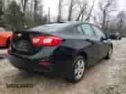 2017 Chevrolet Cruze LS z VIN 1G1BC5SM4H7210755, wystawiony jako Copart lot #66201202 z przebiegiem 48 259 mil mil oraz . Historia ofert i sprzedaży dostępna na DreamBid. Obrazek 4.