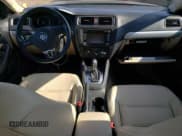 ✅ 2013 Volkswagen Jetta SE • VIN: 3VWDP7AJ4DM450800 • Lot: 56277505. Wystawiony na Copart z przebiegiem Nie podano. Bezpłatny archiwum sprzedaży aukcyjnych z USA i szczegółowy raport historii pojazdu na DreamBid. Zdjęcie 8.