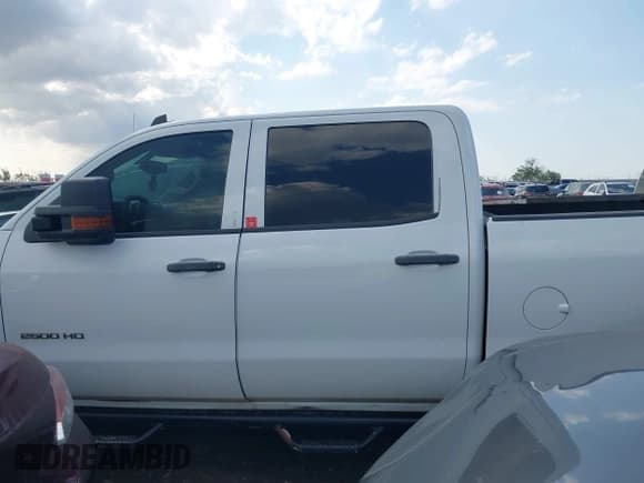 ✅ 2017 Chevrolet Silverado 2500HD Work Truck • VIN: 1GC1KUEG6HF197955 • Lot: 42968573. Wystawiony na IAAI z przebiegiem 319 387 mil. Bezpłatny archiwum sprzedaży aukcyjnych z USA i szczegółowy raport historii pojazdu na DreamBid. Zdjęcie 14.