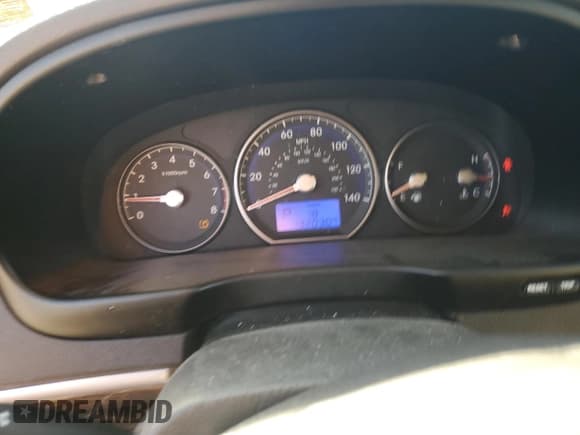 ✅ 2011 Hyundai Santa Fe Limited • VIN: 5XYZK4AG6BG002160 • Lot: 71487224. Listed on Copart with 132,030 mi. Free auction sales archive from the USA and detailed vehicle history report at DreamBid. Image 9.